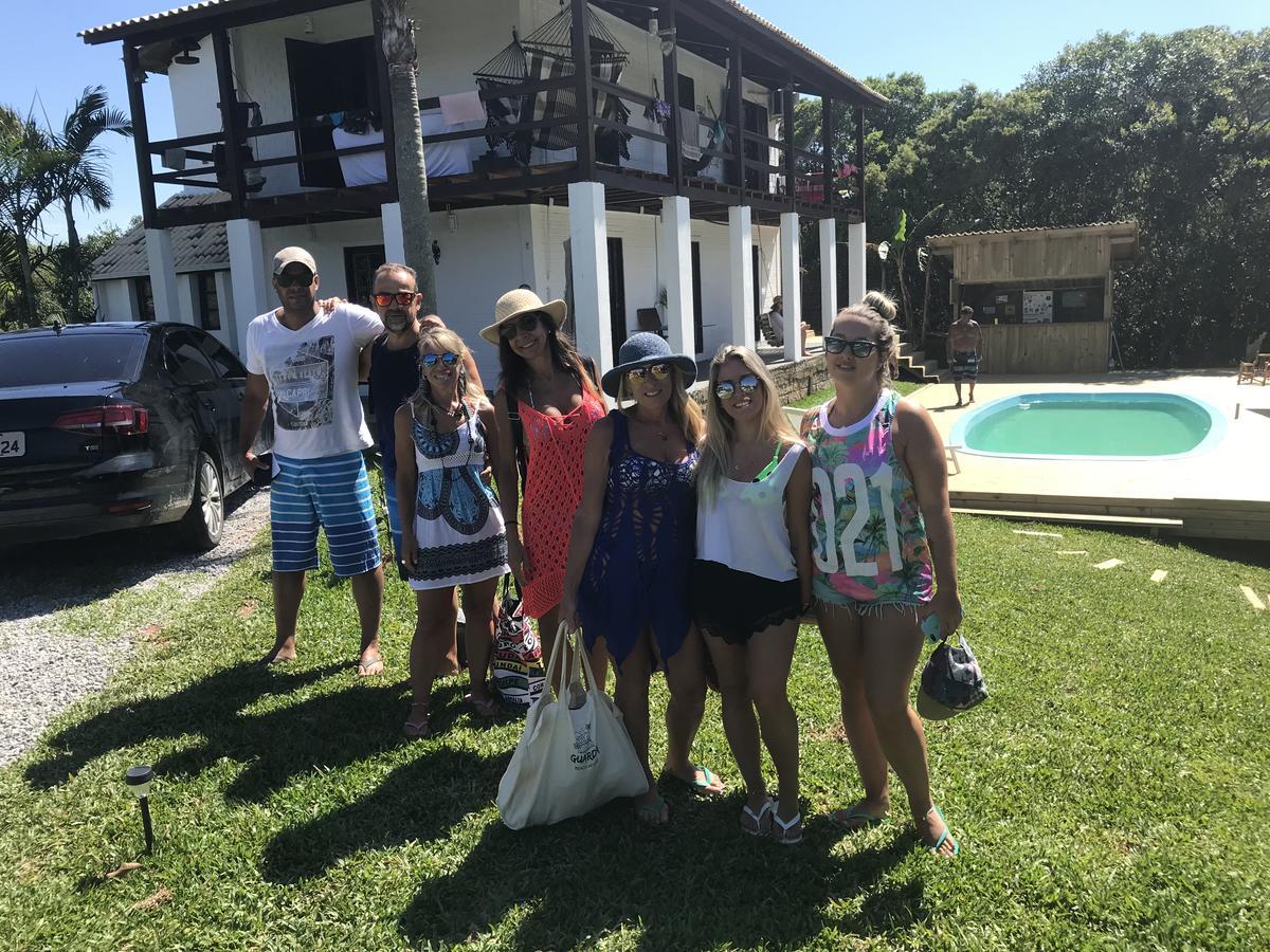 Pousada Guarda Beach House Гуарда-ду-Эмбау Экстерьер фото