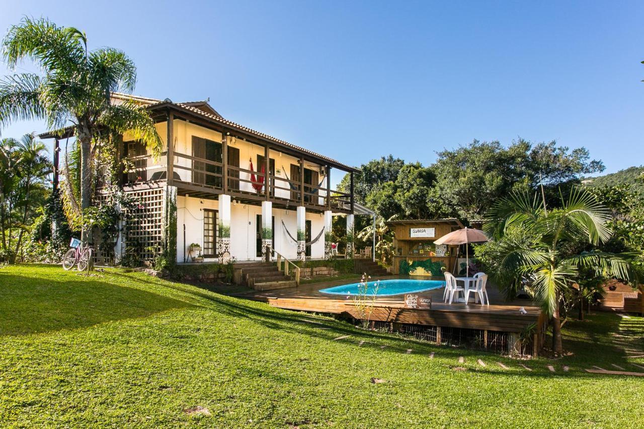Pousada Guarda Beach House Гуарда-ду-Эмбау Экстерьер фото