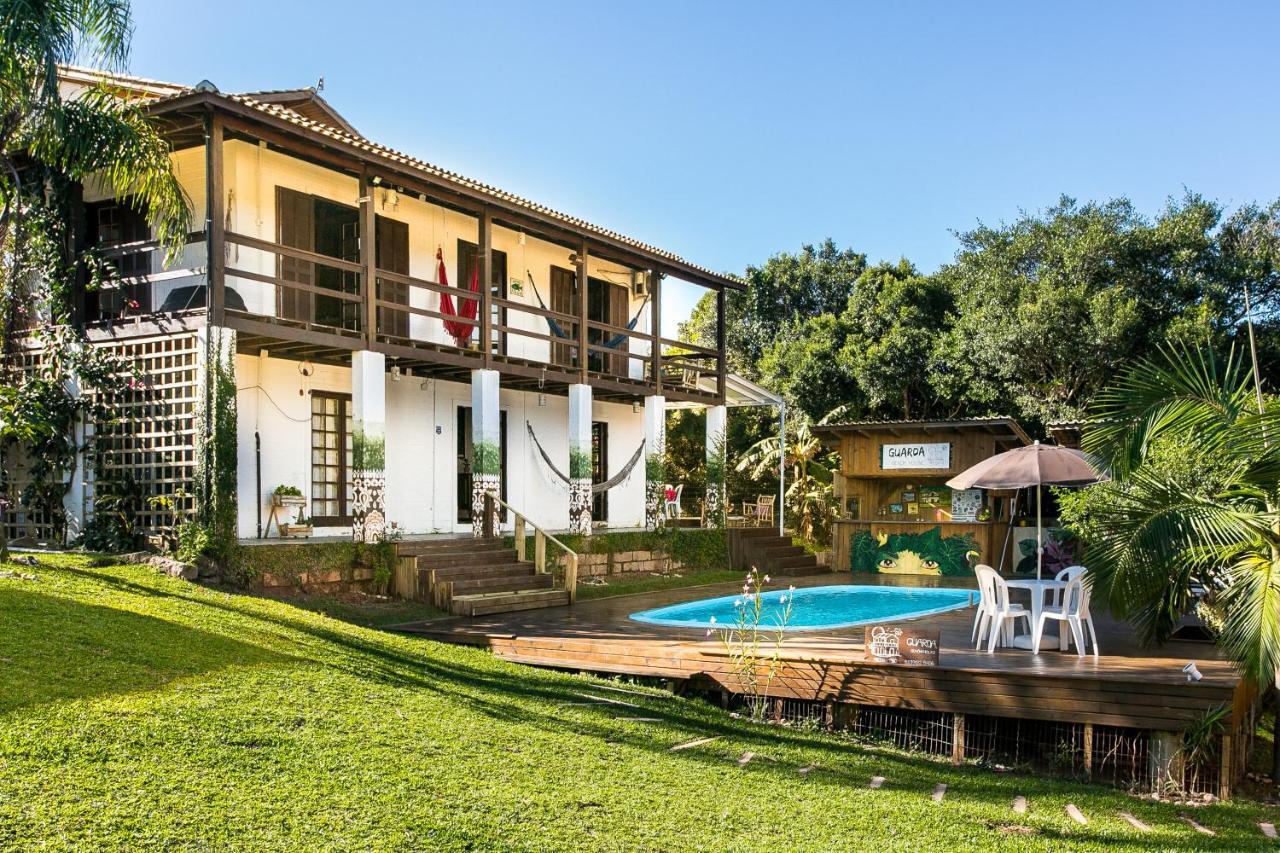 Pousada Guarda Beach House Гуарда-ду-Эмбау Экстерьер фото